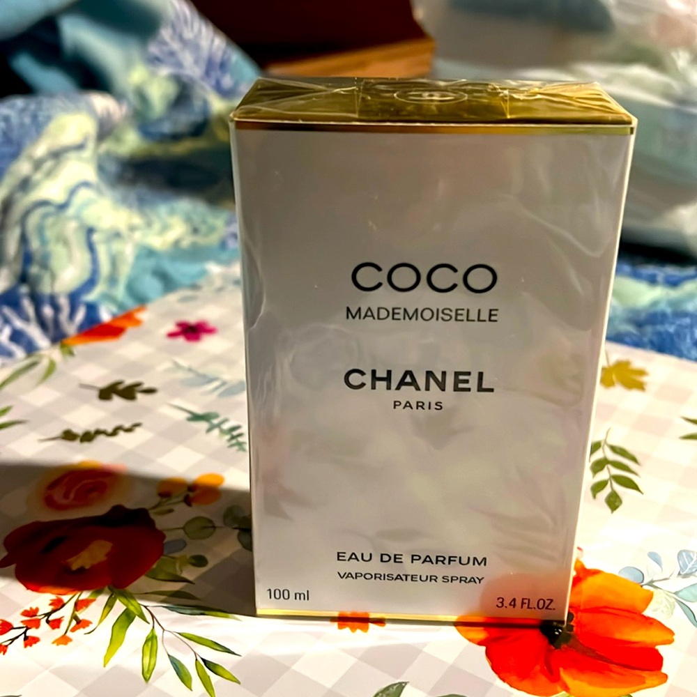 COCO Mademoiselle CHANEL Paris